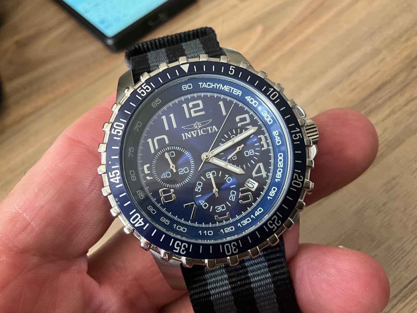 INVICTA SPECIALTY QUARTZ CHRONOGRAPH MODEL 6621 NATO STRAP MINT CONDITION!!!