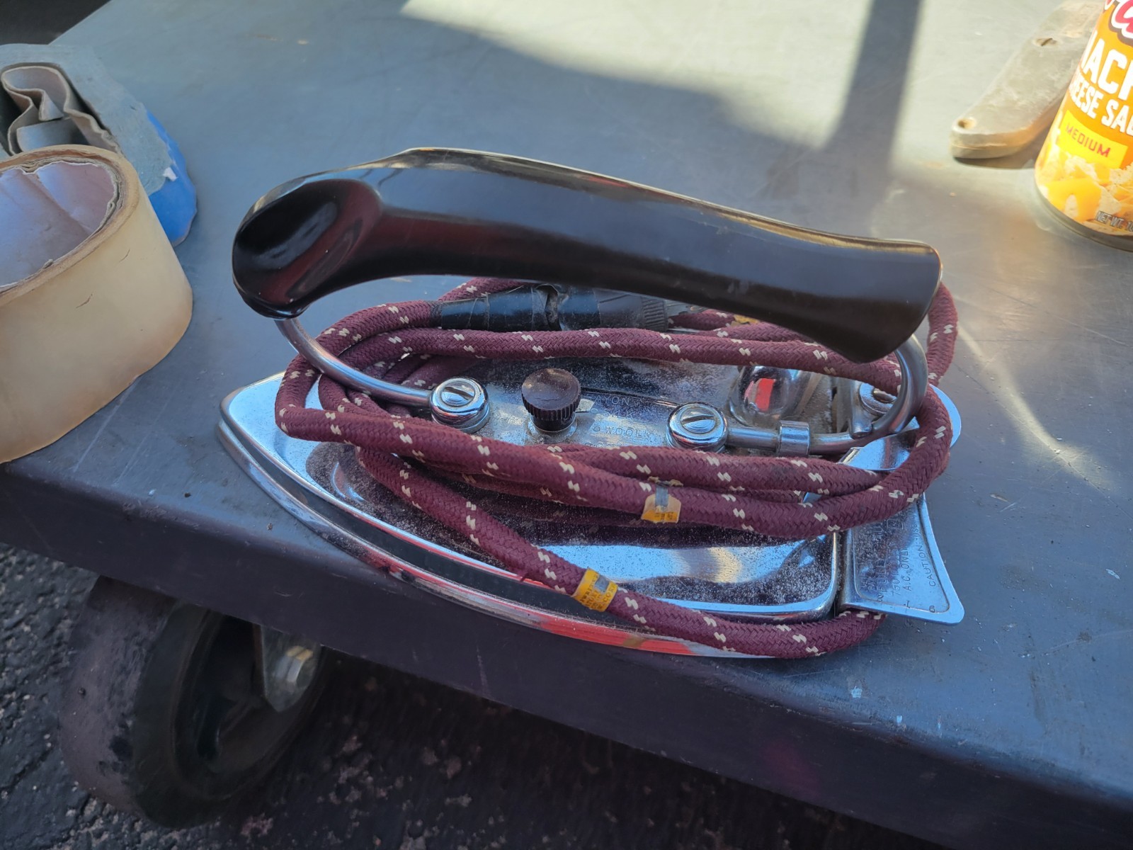 Winsel Durabilt Fully Automatic Dry Iron Adjustable 750W Silver Black Aluminum