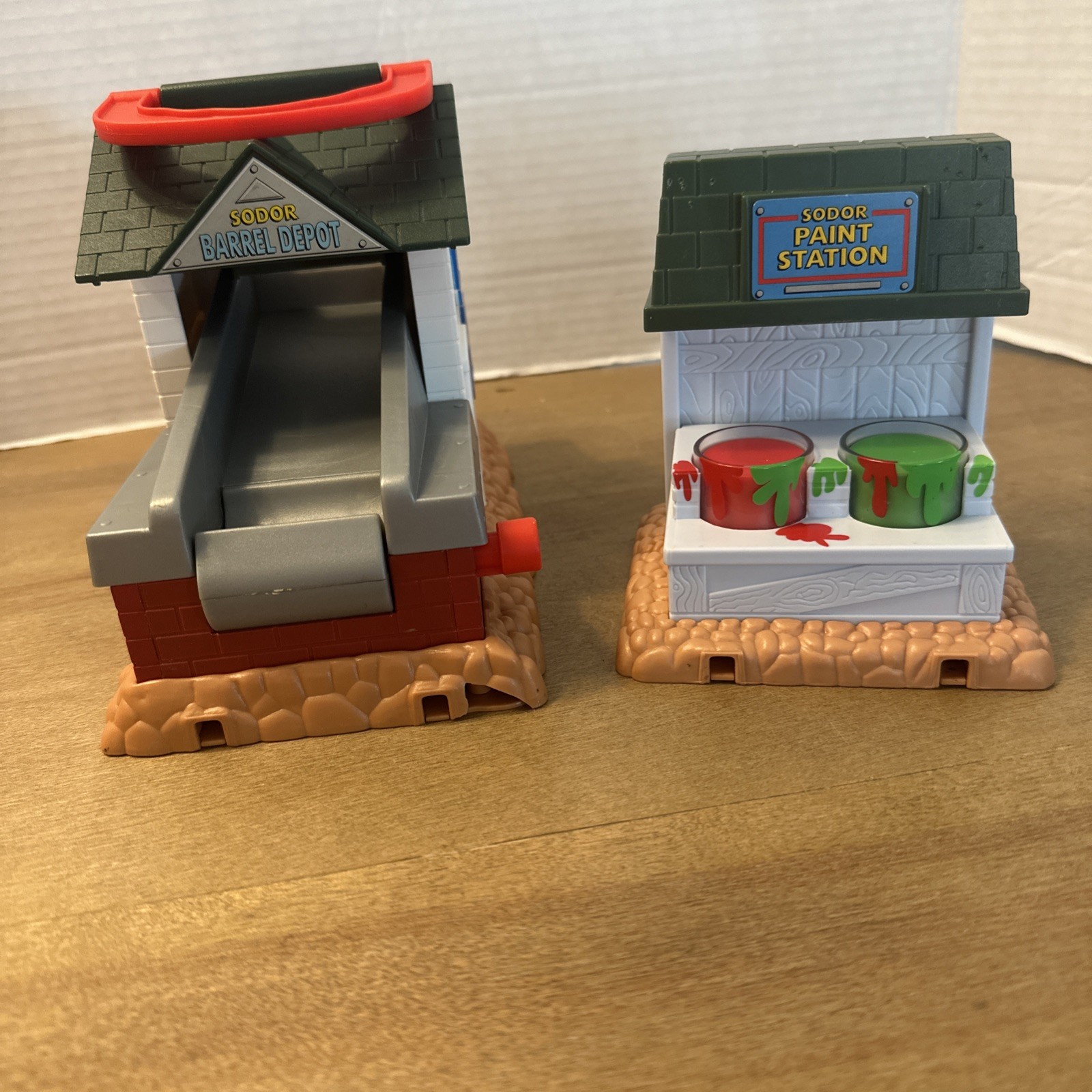 2006 Take Along Thomas & Friends Train Sodor Barrel Loader & Paint Station