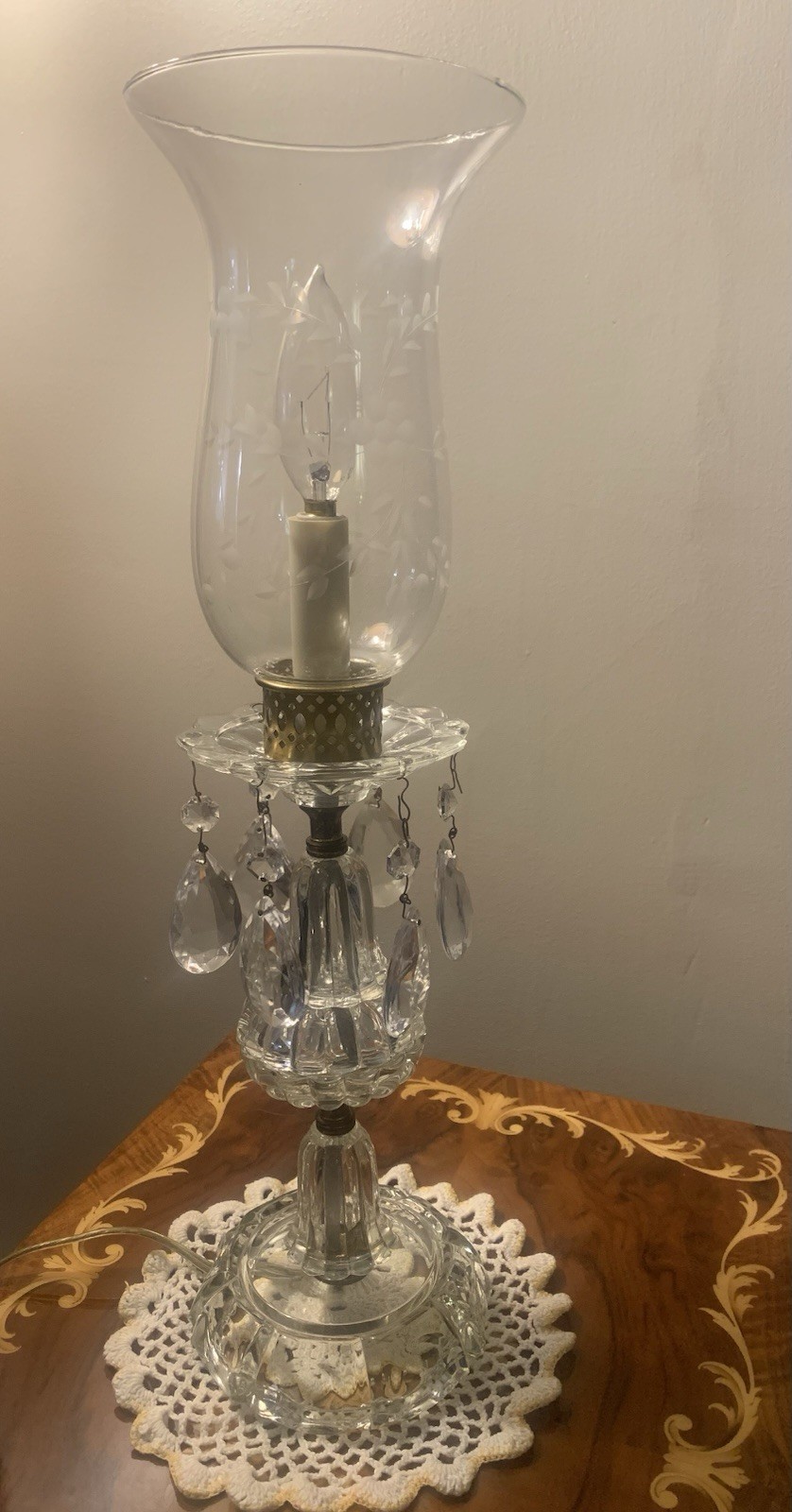 Vtg Boudoir Hollywood Regency Table Lamp w/ Tear Drop Prisms/etched Shade