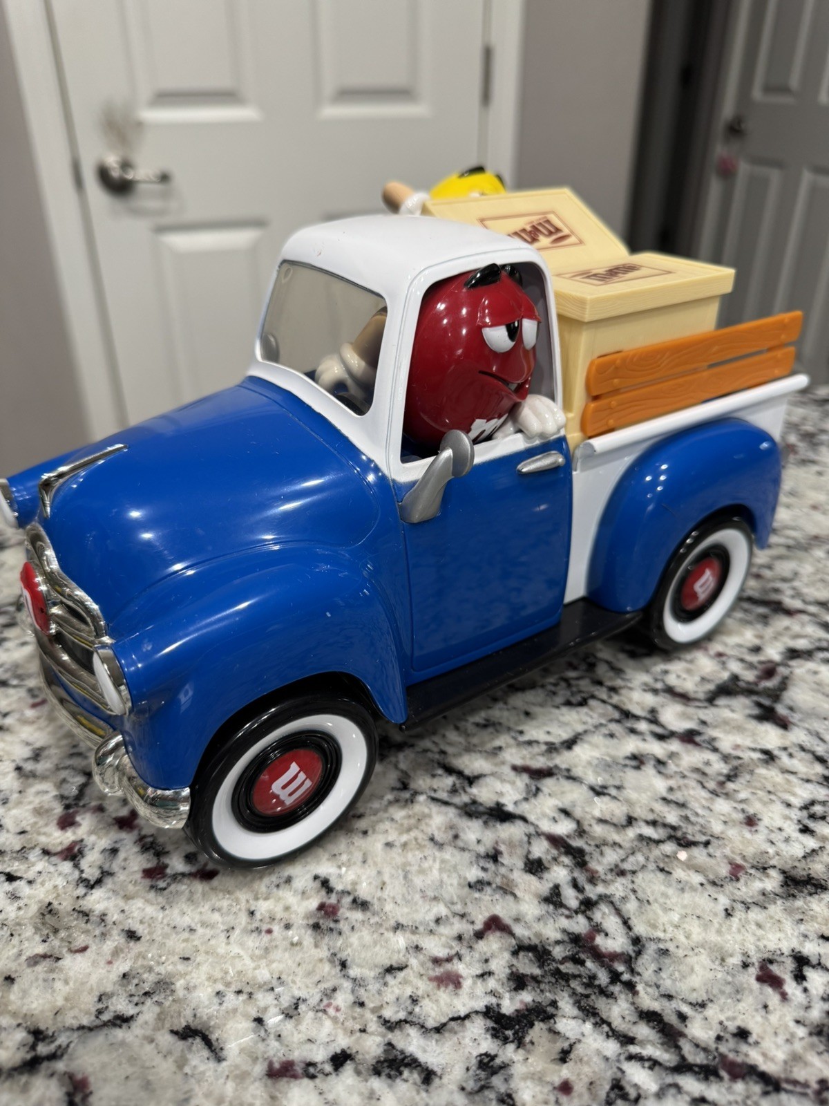 M & M's Candy Dispenser Sweet Wheelin' Red's Garage Blue Pickup Truck