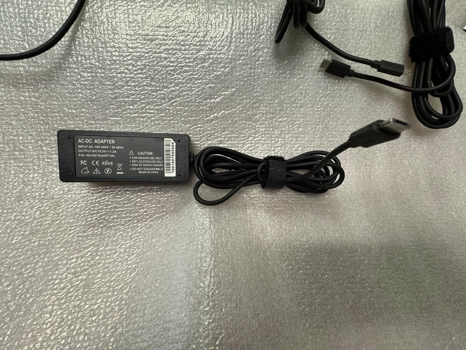 Micro USB Plug AC DC Adapter Input:100-240v-50/60Hz Output:19.5V 1.2A