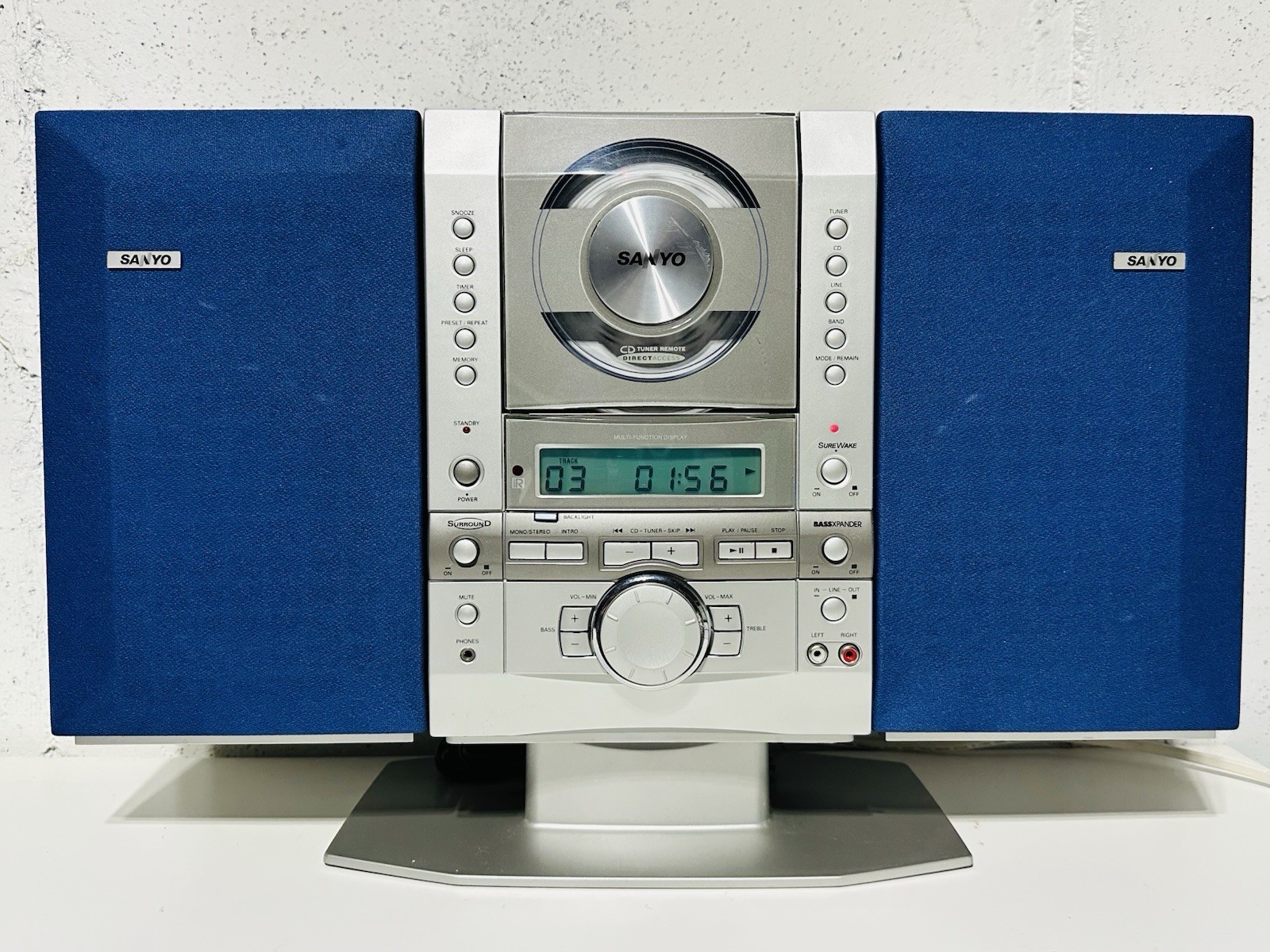 Sanyo MCD-S500 Slim AM FM Radio CD Player Stereo W/ Detachable Speakers
