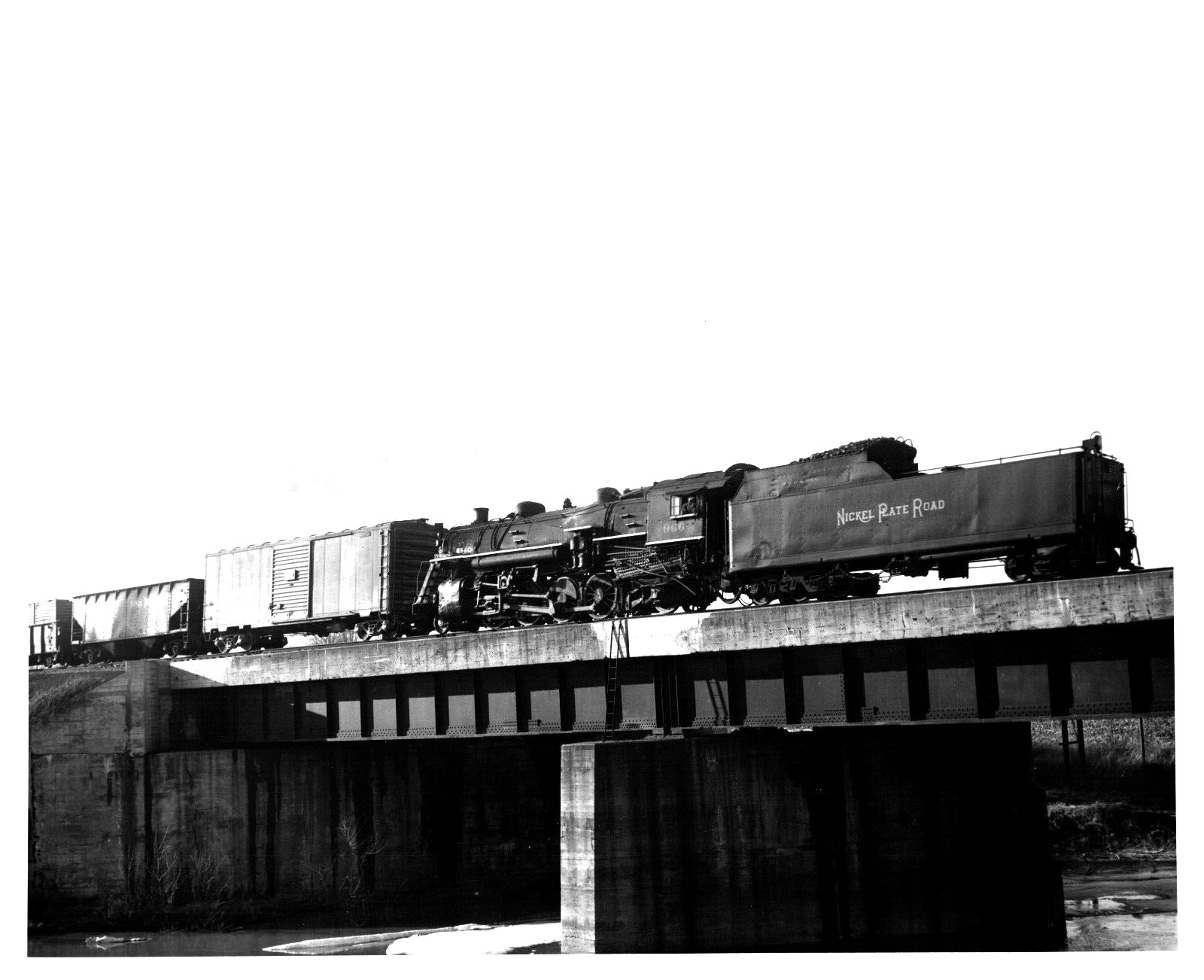 RAILROAD TRAIN NICKEL PLATE 966 N ENGINEER OLD FORT OH 8 X 10 B & W PHOTOGRAPH