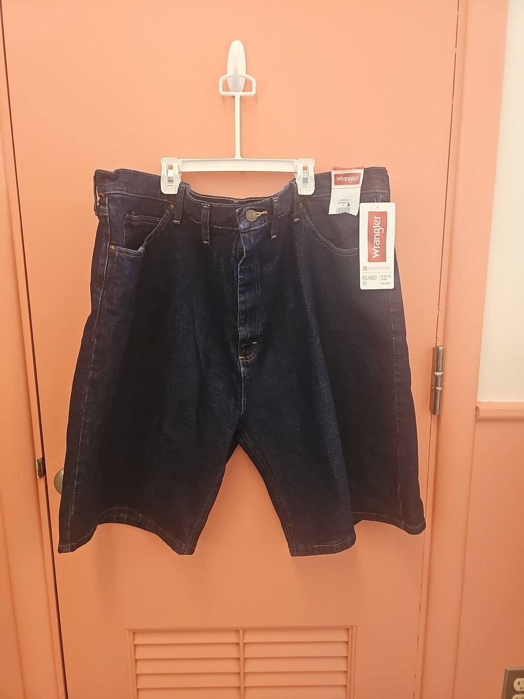 NWT Wrangler Men's Size 46 Relaxed Fit Denim Jean Shorts Dark Blue