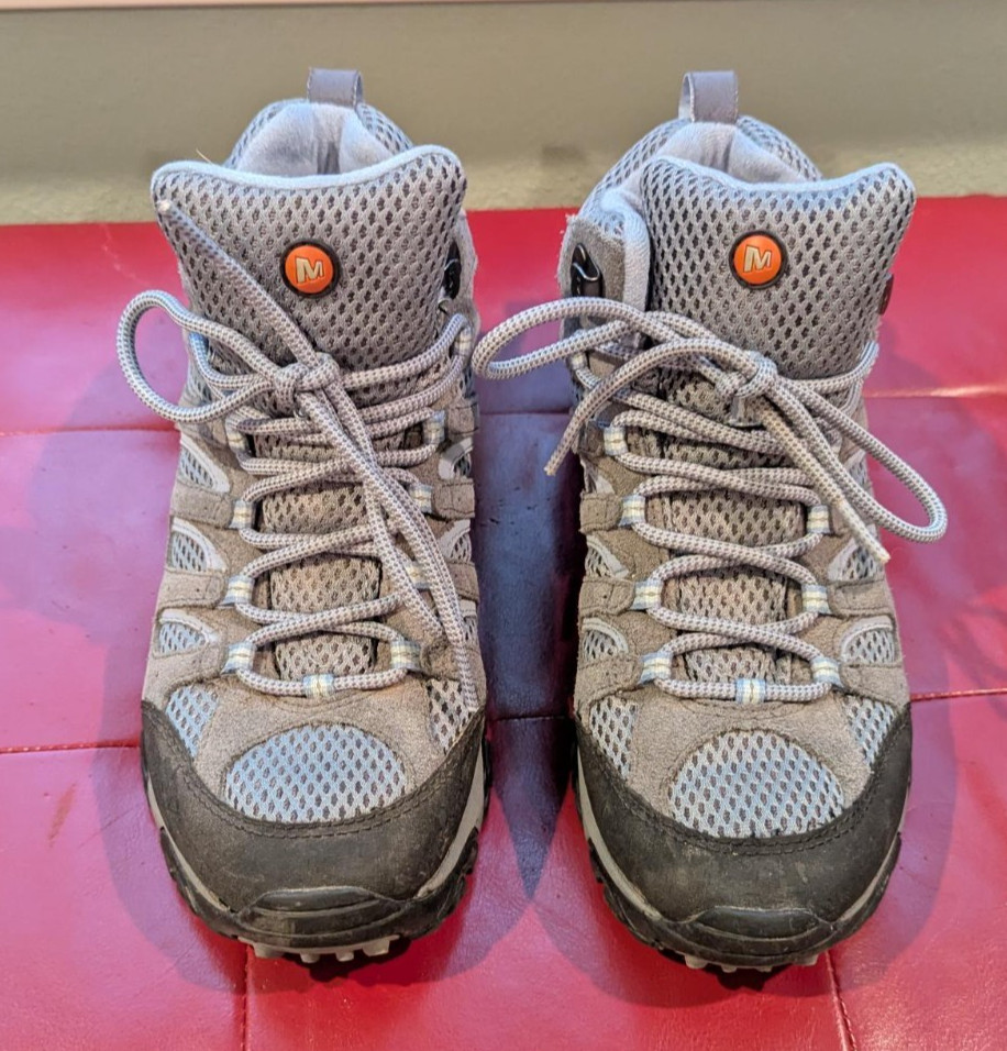 Merrell Ladies Walking /Hiking ankle high boots, US 8.5, EX+, Grey/Periwinkle.