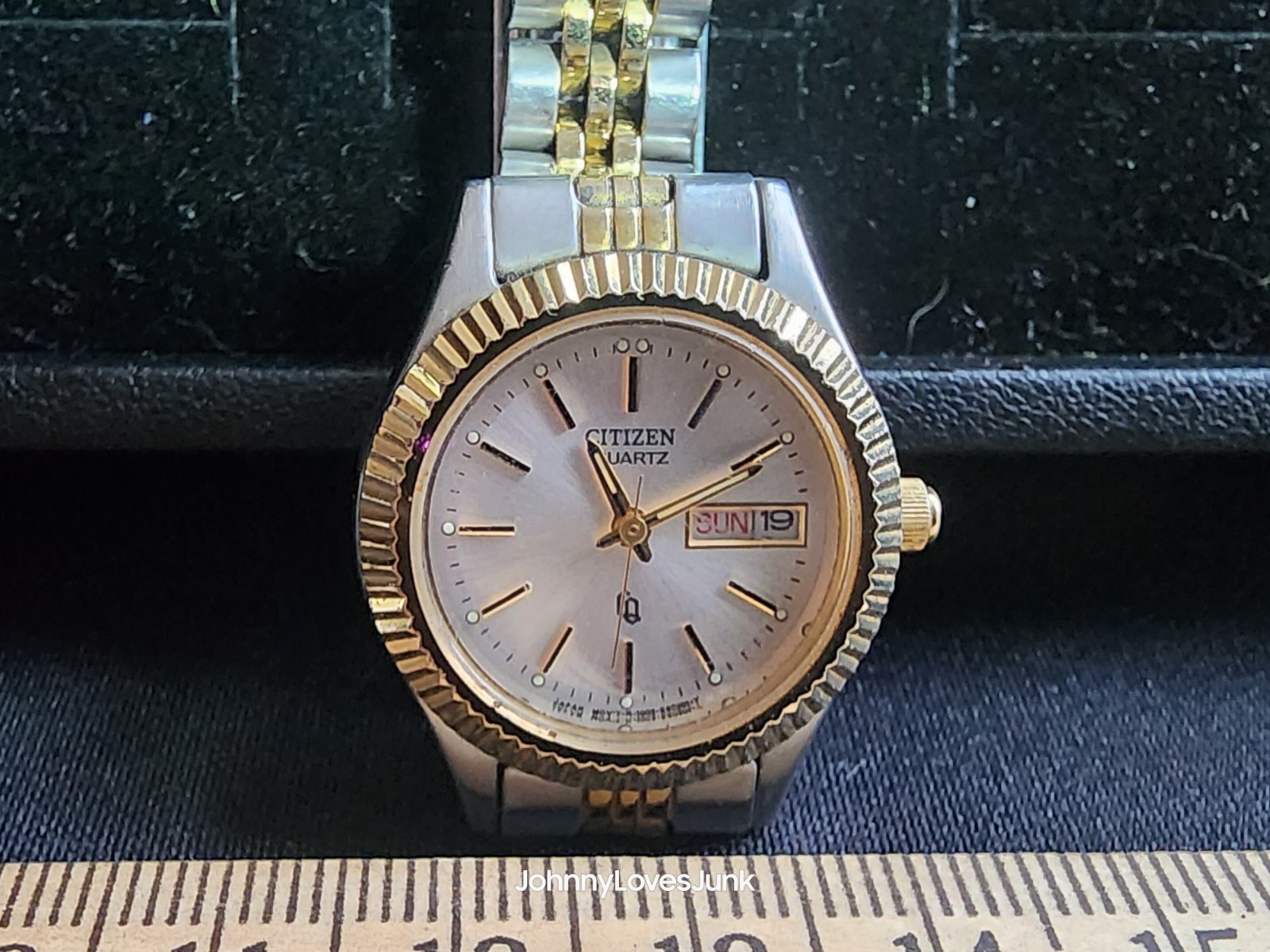 Vintage Citizen Day/Date Men's Watch Runs Works Gold/Silver Tone Band 