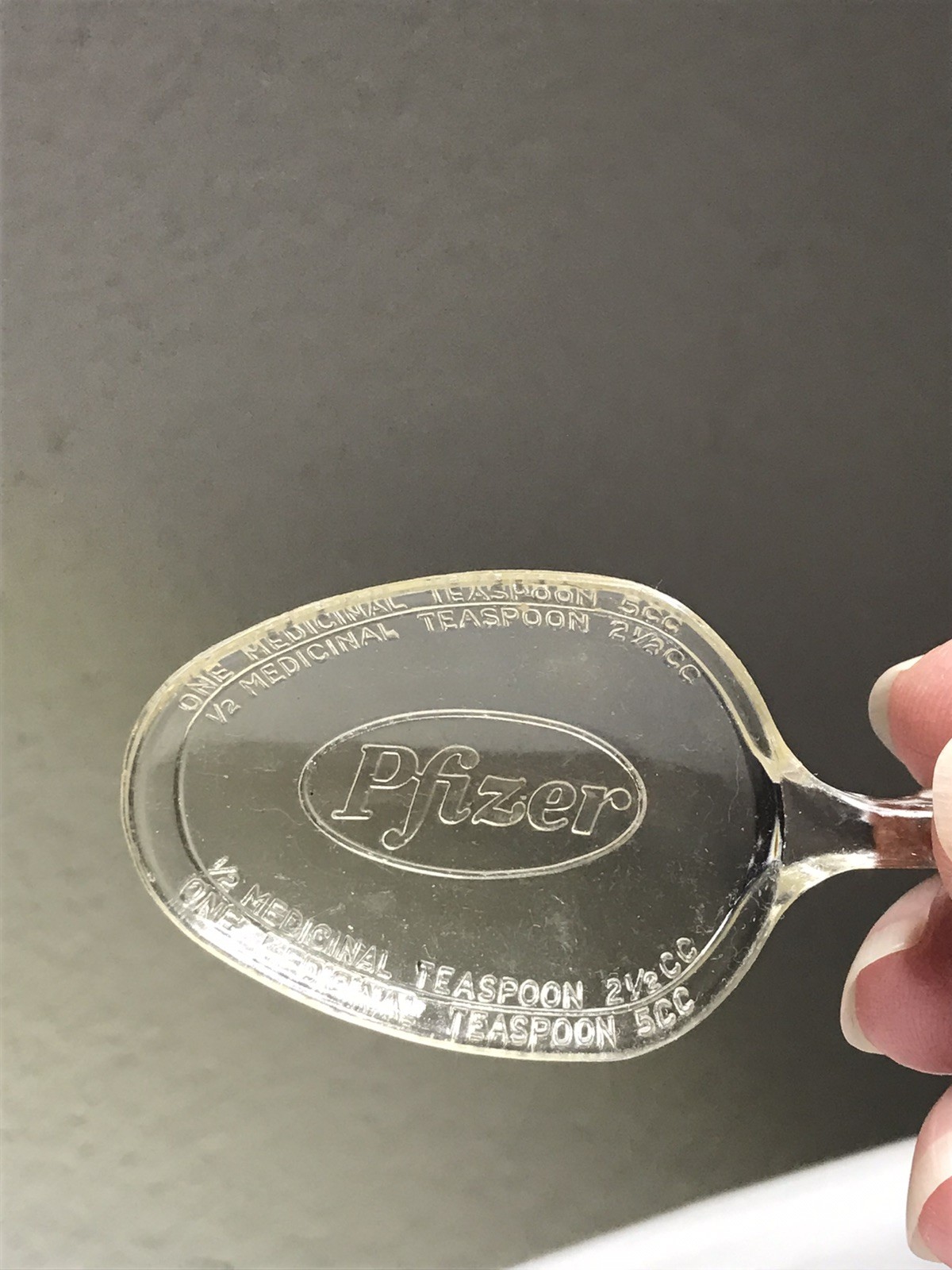 Rare Vintage Dose Measure Medicine Plastic Spoon ~ Advertising Pfizer Drugs