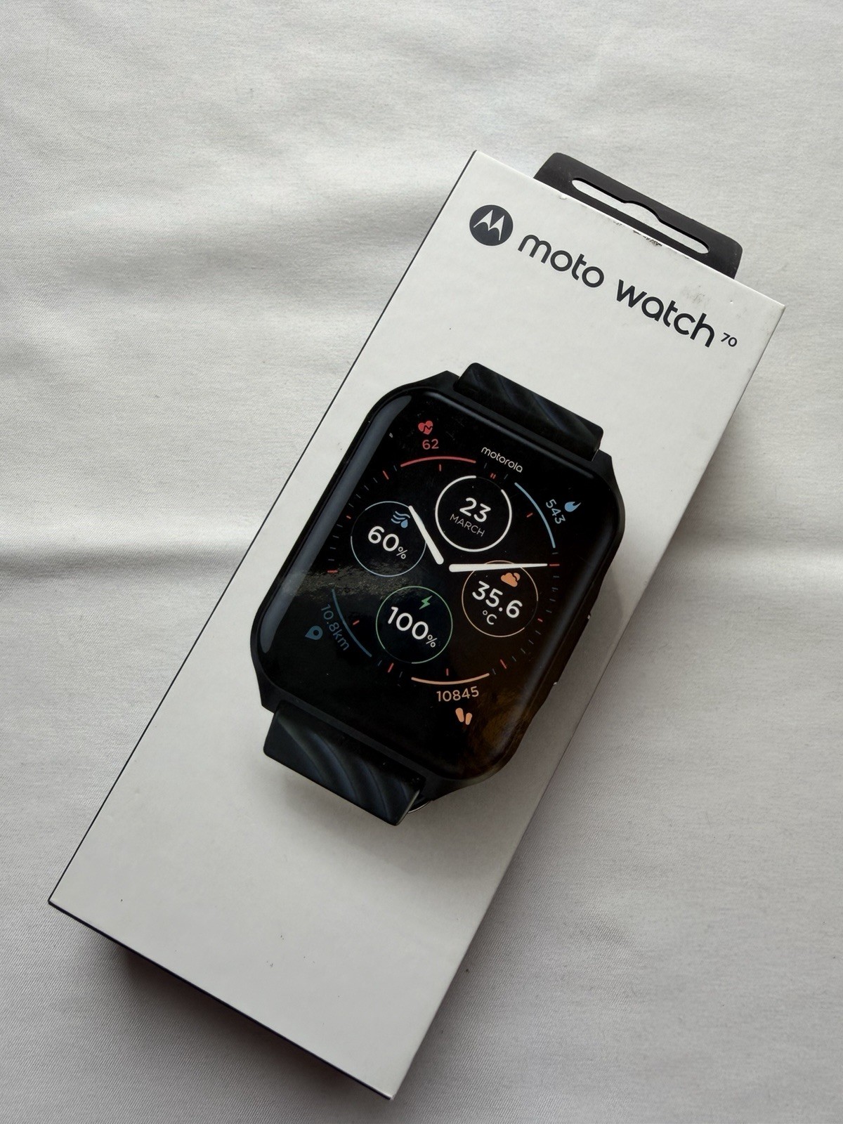Motorola Moto Watch 70 43mm Black Silicone Fitness Band  Tracker Bluetooth