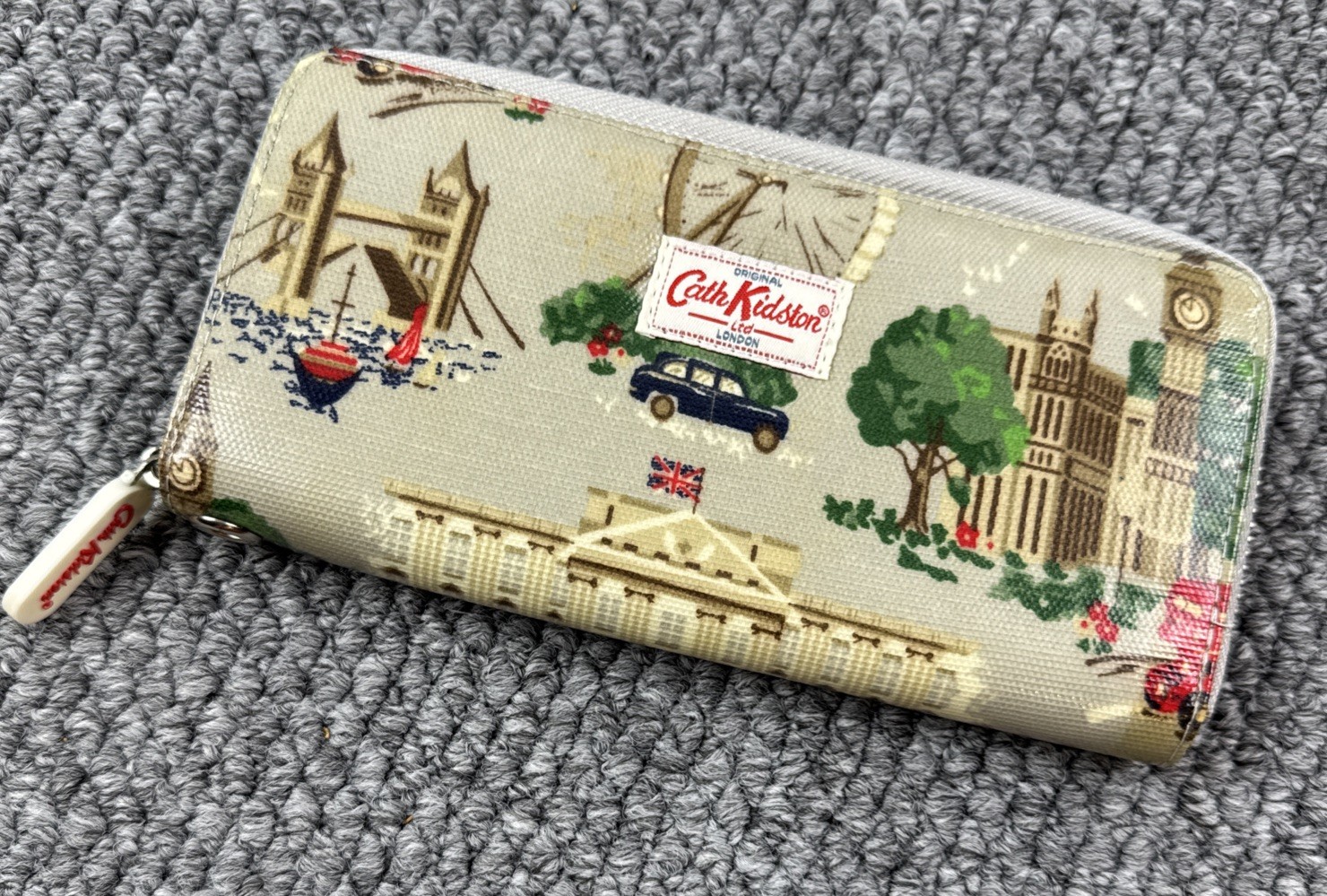 CATH KIDSTON London Scene Zip Around Wallet EUC 7.5x4