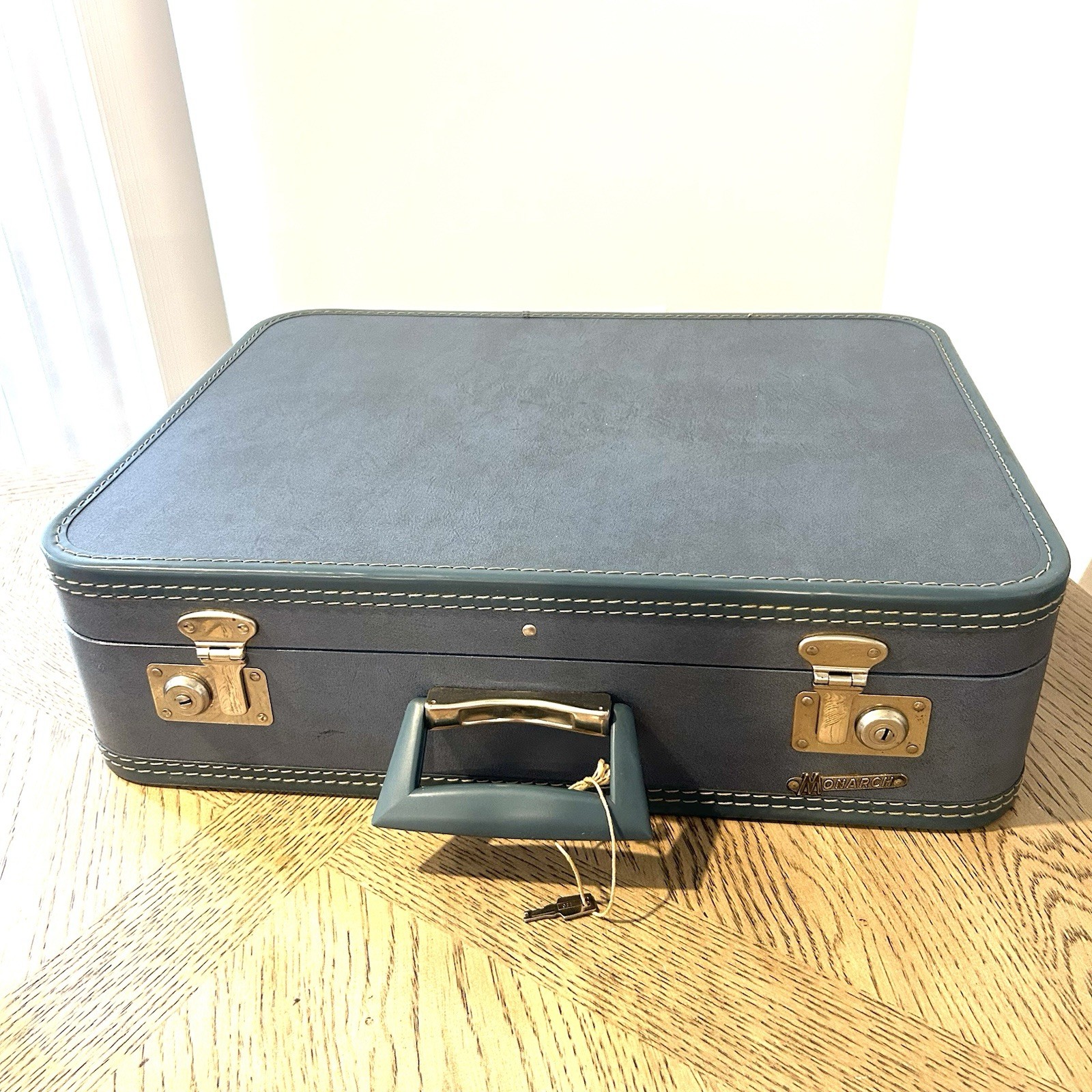 VTG 1960s Luggage W/Key Monarch Blue Hard Shell Suitcase, midsize 21”X 16”X 6”