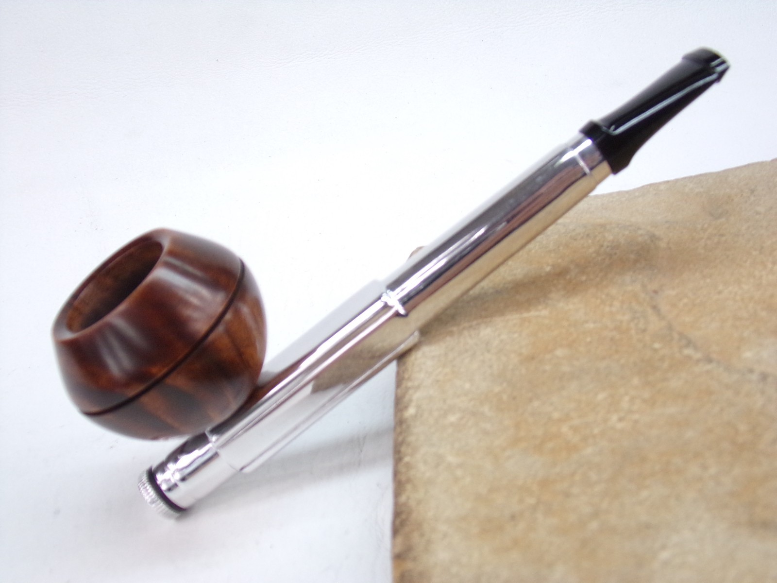 40'S TO 60'S "STREAMLINER" MADE IN U.S.A. ALUMINUM ESTATE PIPE, BULLDOG BOWL