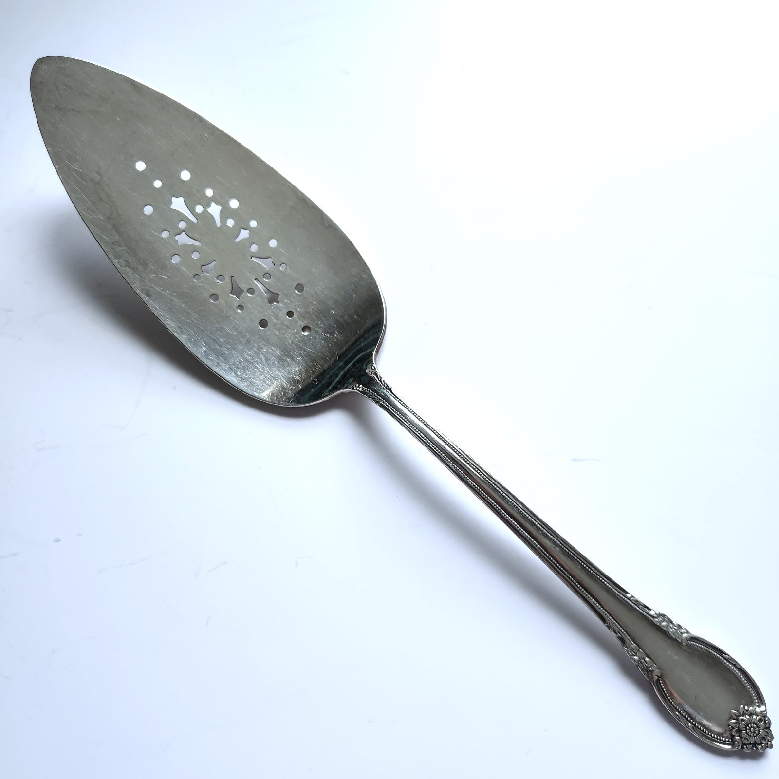 Rogers Bros. IS 1847 Pie Cake Server Remembrance Pattern Silverplate 10 1/2"