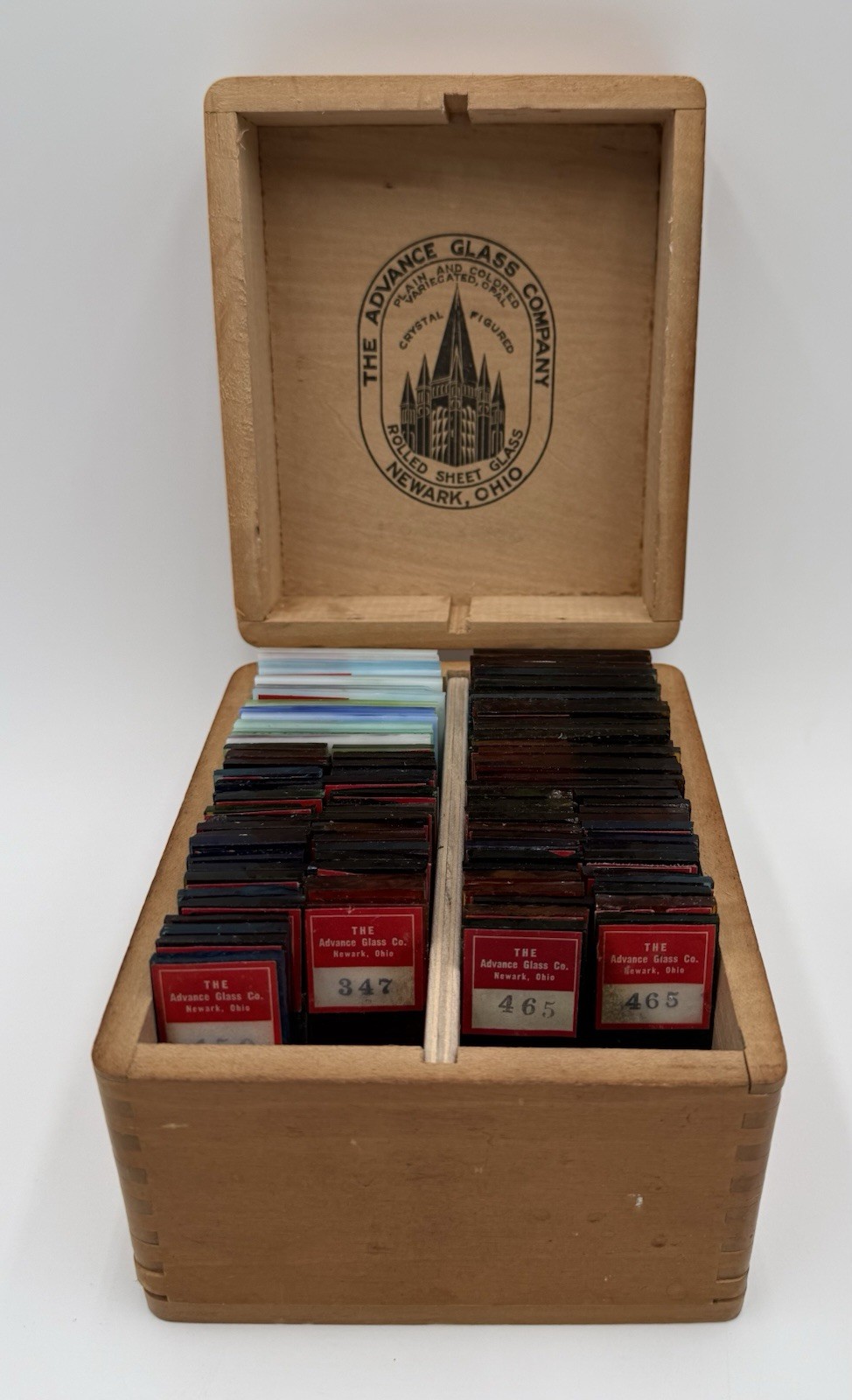 The Advance Glass Company  NEWARK OHIO Salesman Sample 98 Glass Pieces in Box