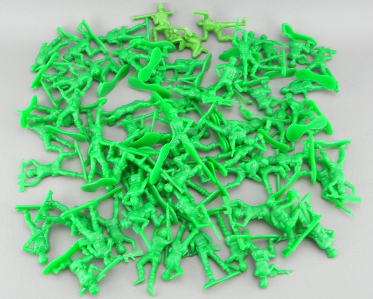Thinkway 1996 Disney Toy Story Plastic Green Army Men Military Soldiers Lot (69)