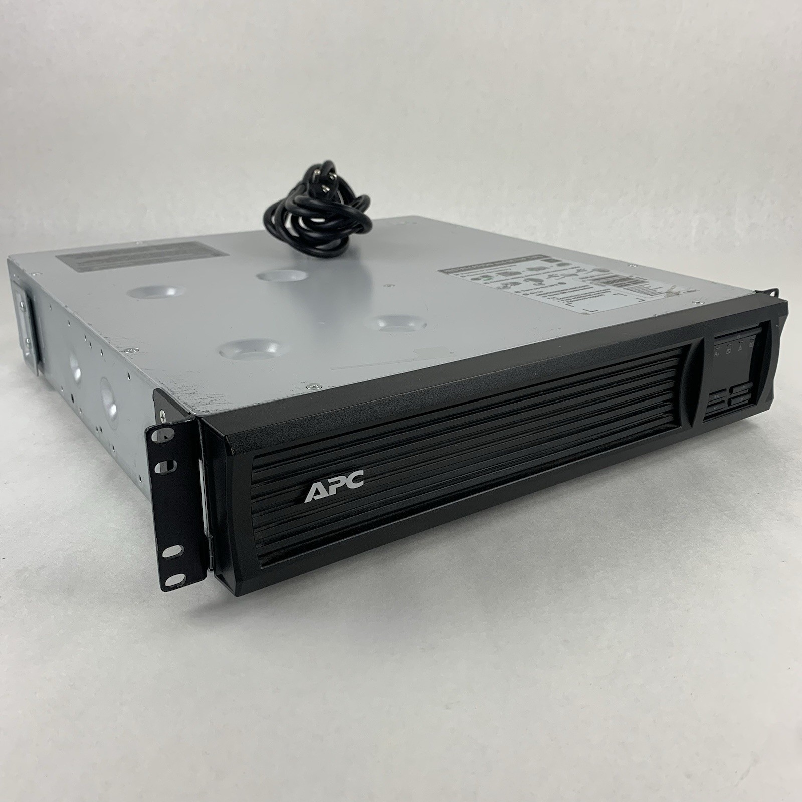 APC Smart-UPS SMT1000RM2UC 1000VA 700W 120V Rack Ears w/ Caddy No Batteries