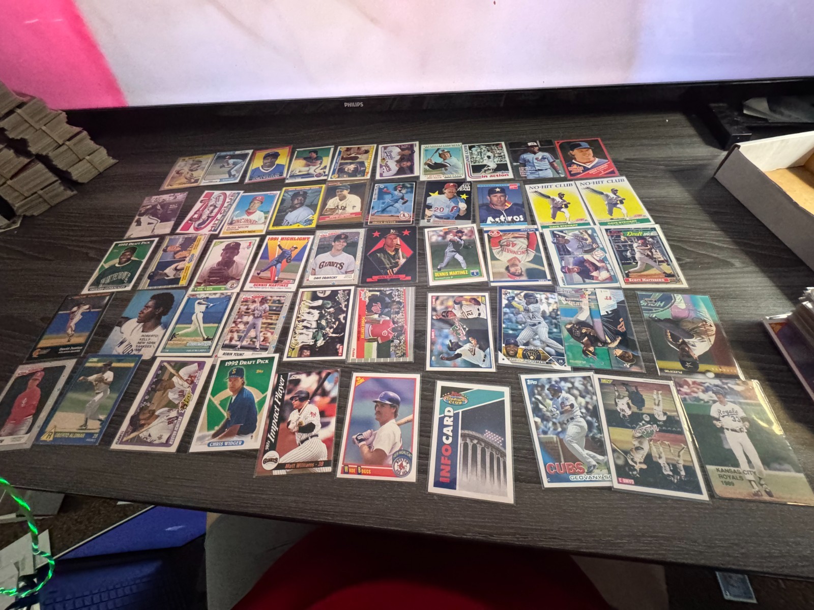 Lot of Vintage Baseball Cards(420)