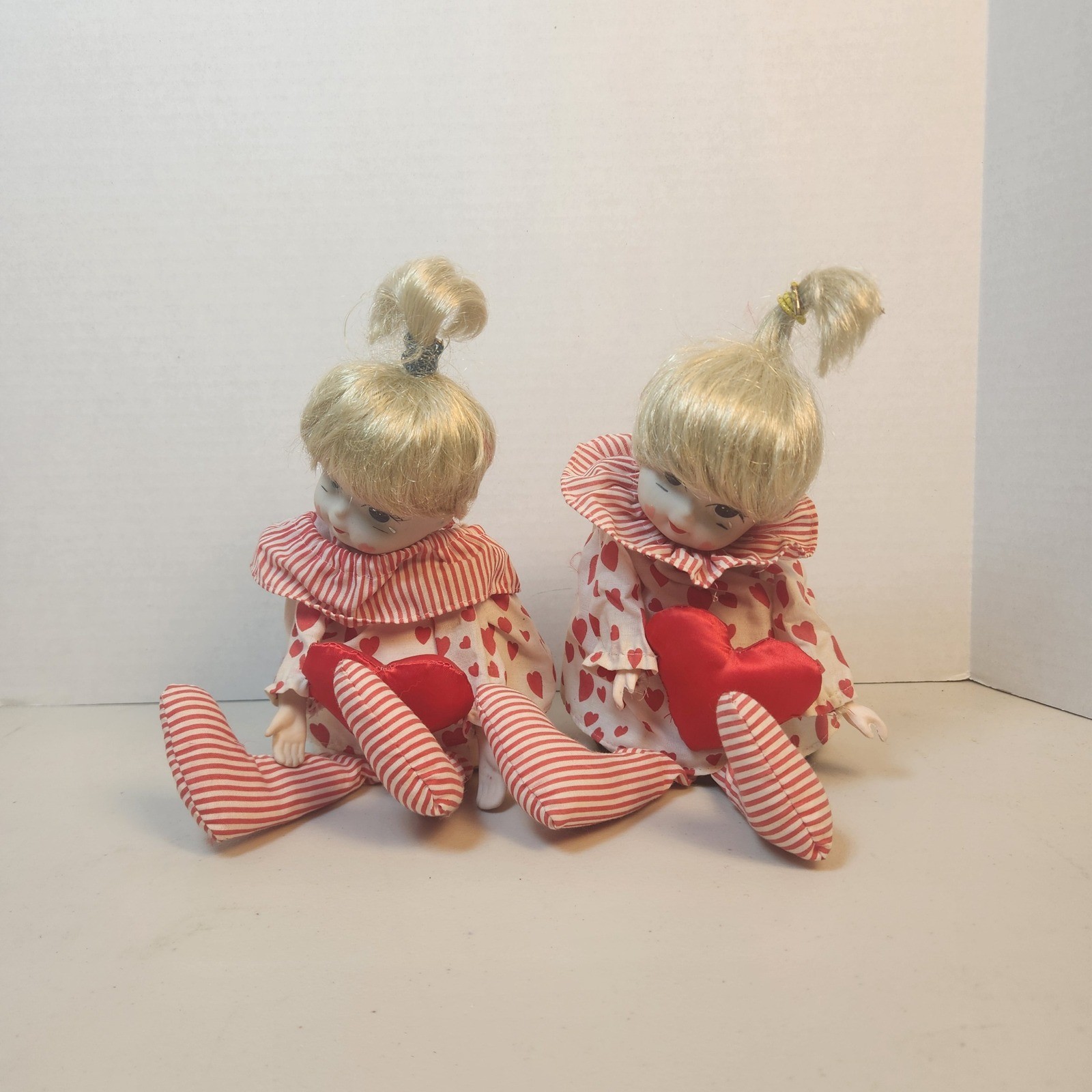 Vintage Pair Enesco 1982 Musical Wind Up Porcelain Dolls Valentines Day Working