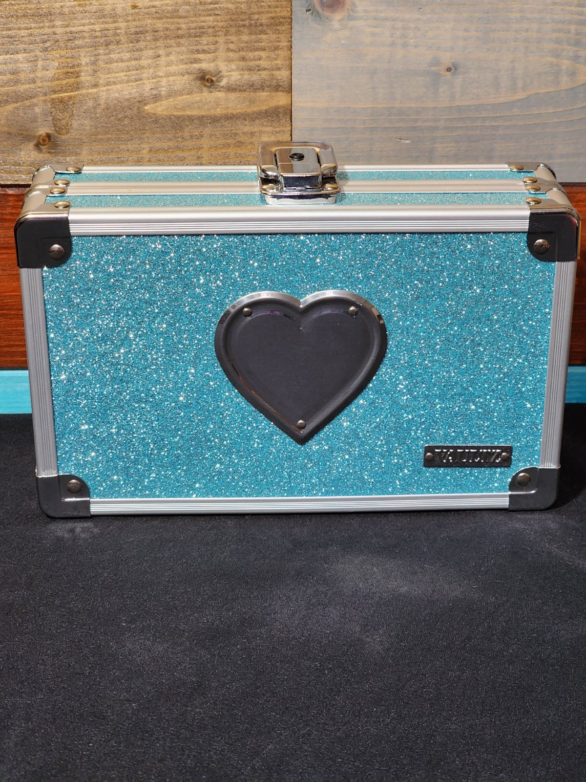 BNWT Vaultz Locking Supply Box in Baby Blue Bling with Heart Icon 2 Keys Inside