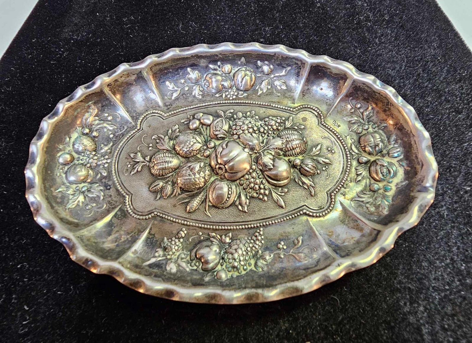Vtg 800 Silver Repousse Fruit Berries Design Embossed Trinket Dish/Pin 30g- A17