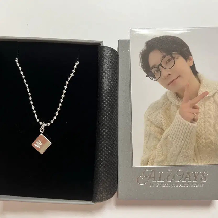 Seventeen 9th Anniversary Necklace + Wonwoo Photo Card