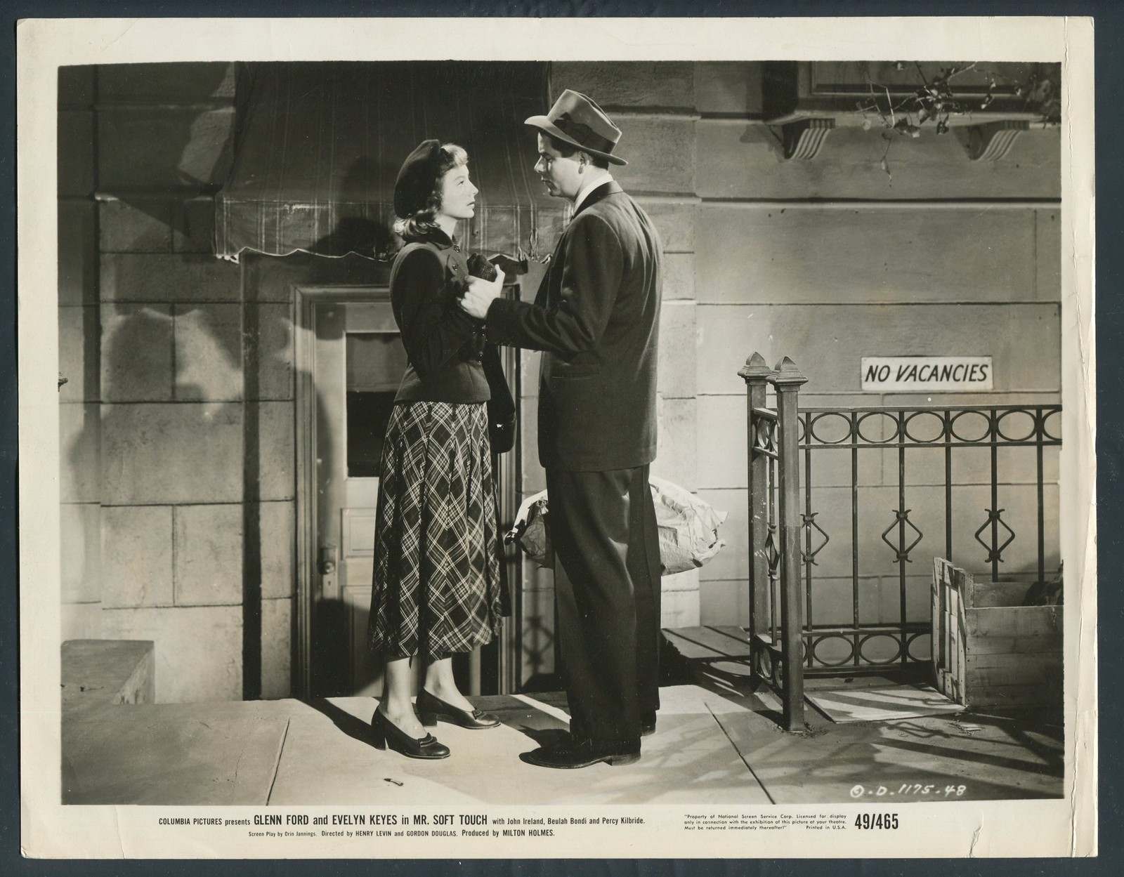 EVELYN KEYES GLENN FORD in Mr Soft Touch '49 PAVEMENT