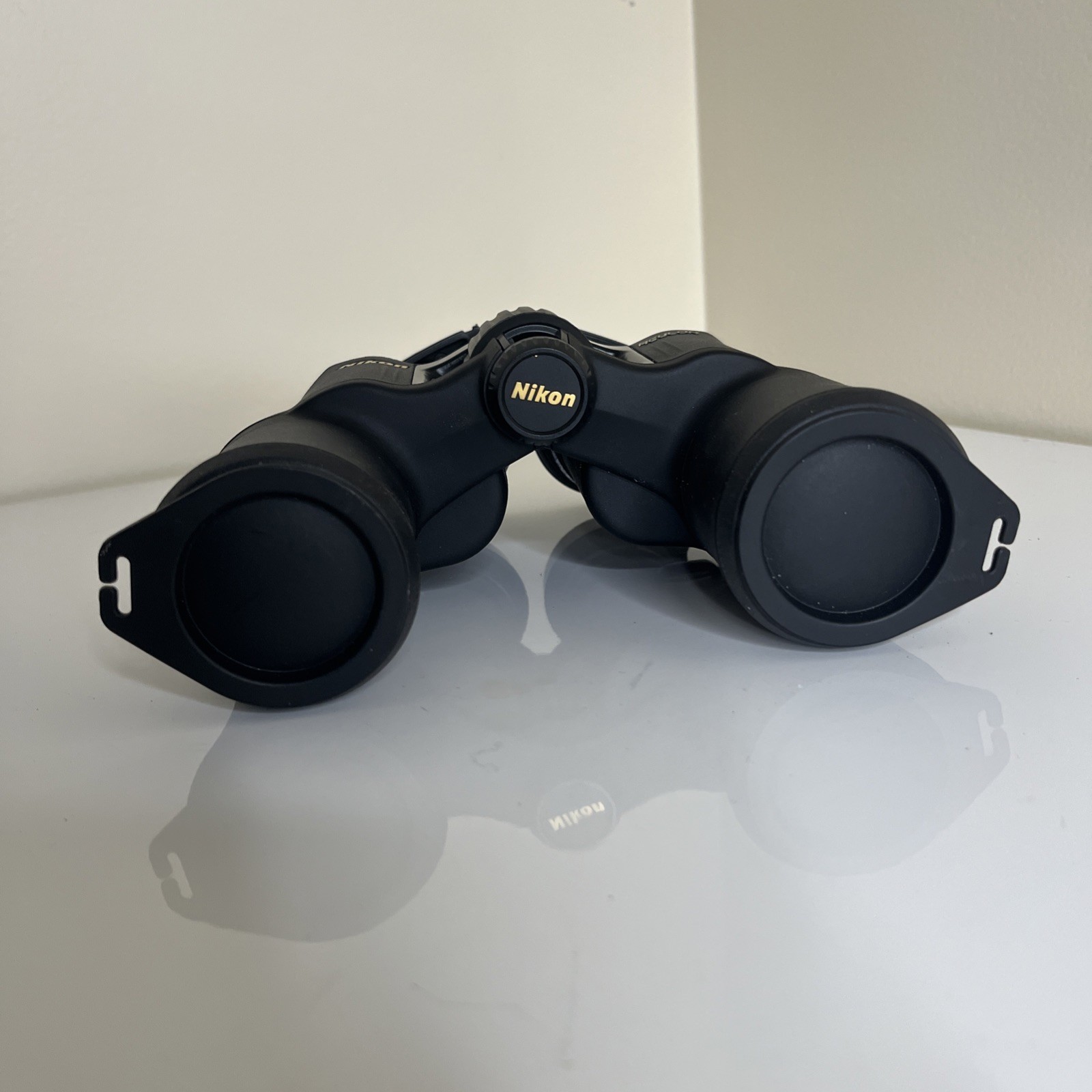 Nikon Aculon A211 10x42 Binoculars with bag and lens covers