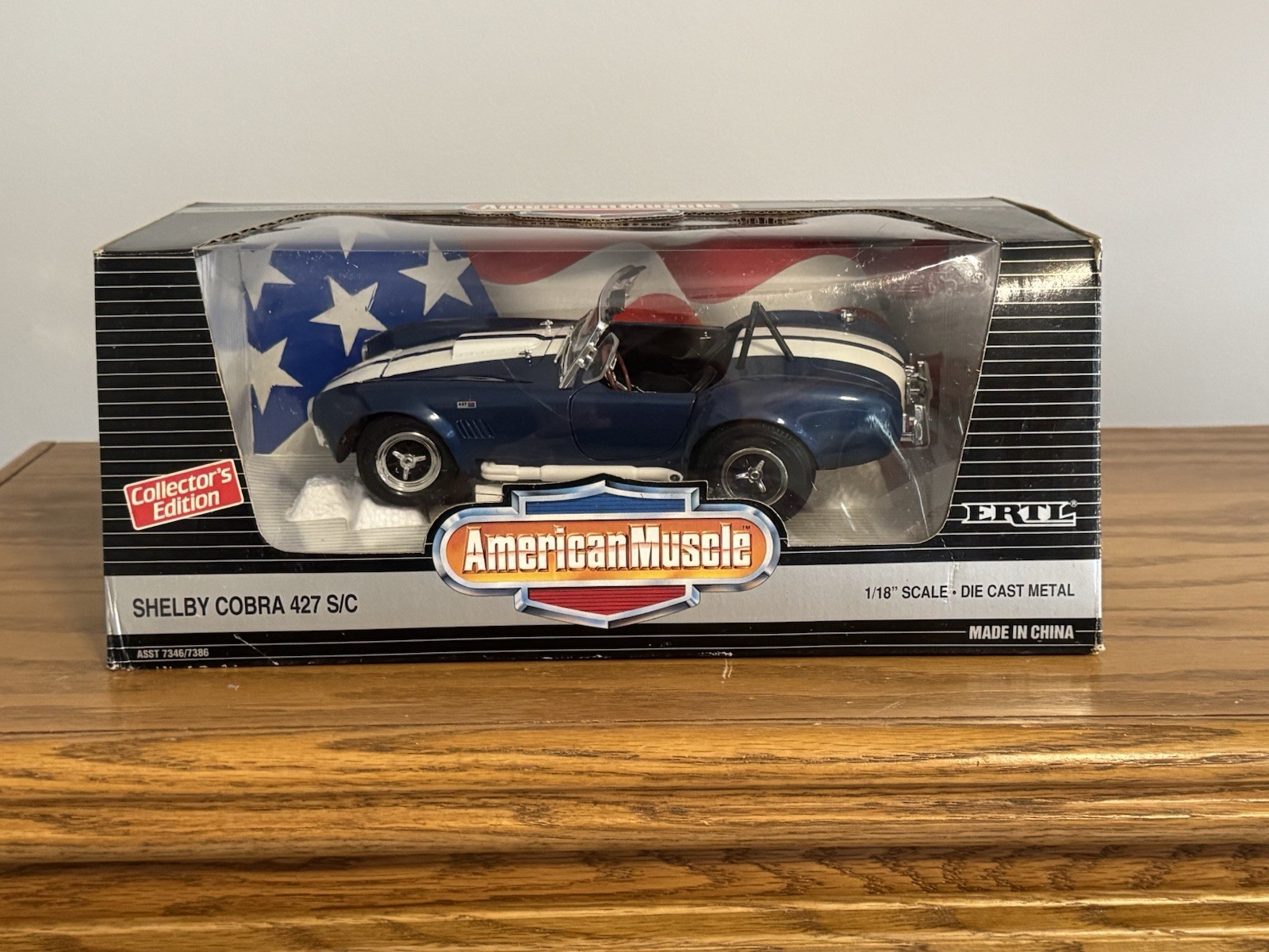 Ertl American Muscle 1965 Shelby Cobra 427 S/C 1:18 Blue Diecast Car w/ Stripes