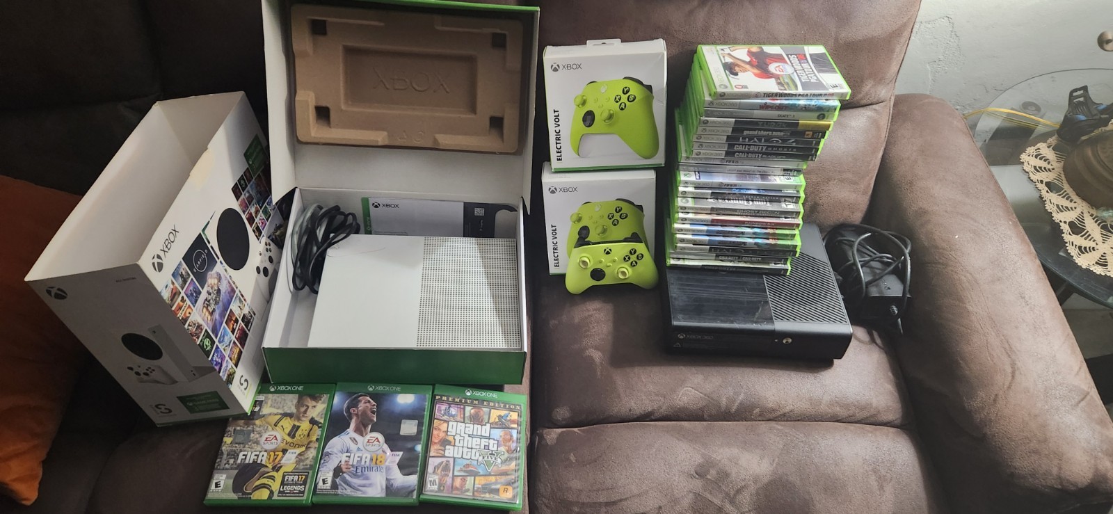 Xbox One S and Xbox 360 Lot