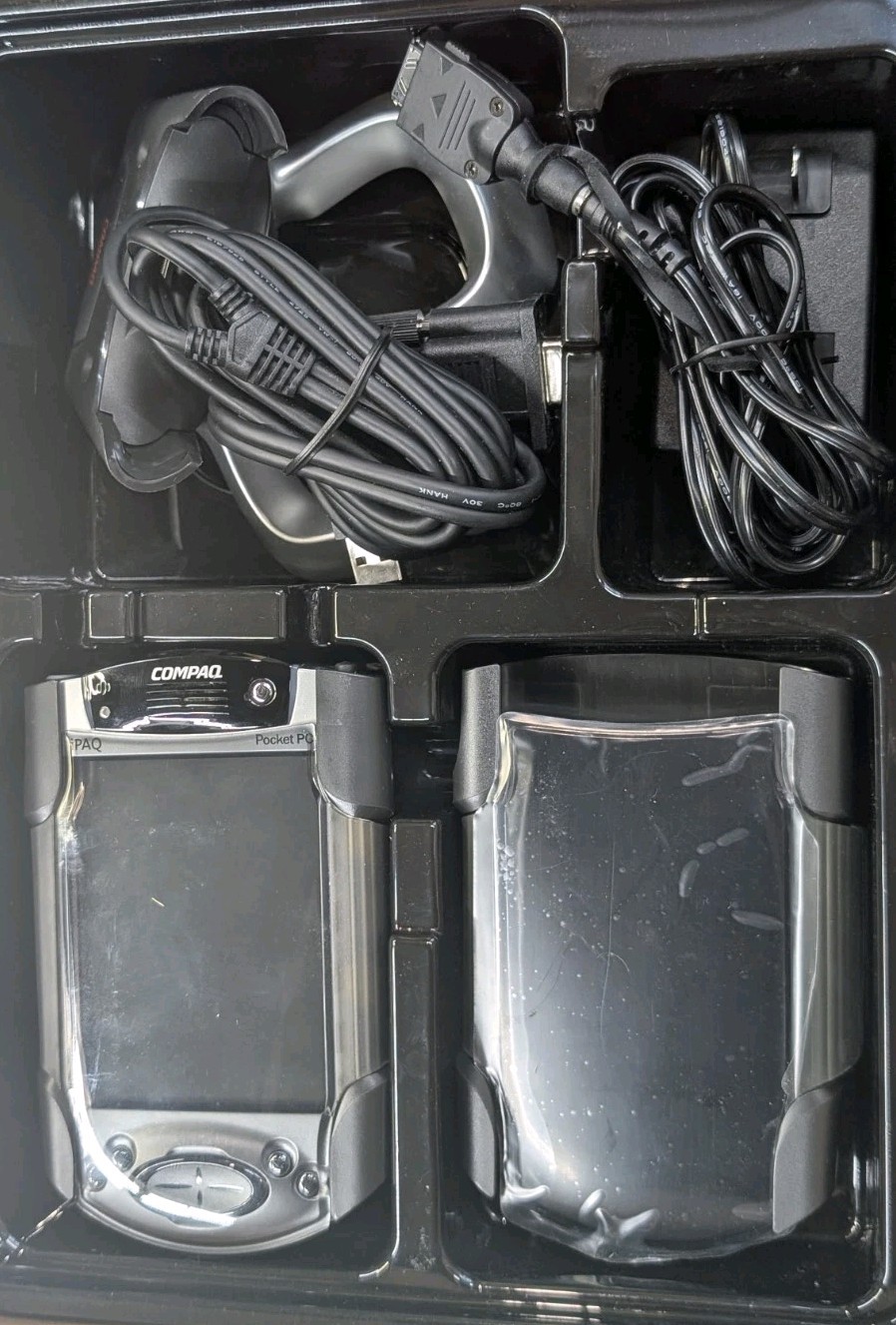 Compaq iPAQ H3850 Pocket PC Handheld PDA Open Box W/ Adapter And Plug. *Read