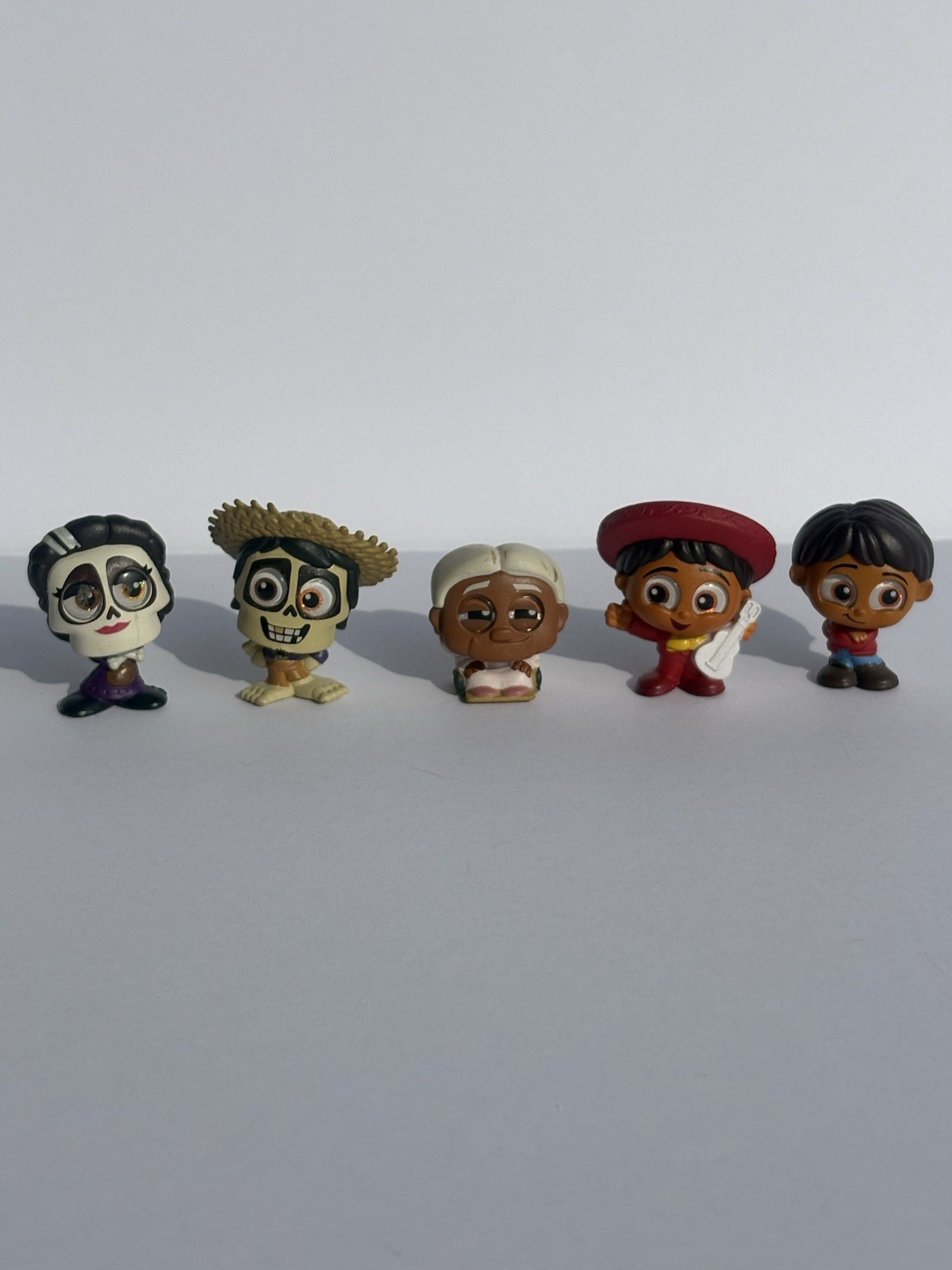 Disney Coco Doorables Mini Figurines Set 5 LOT 