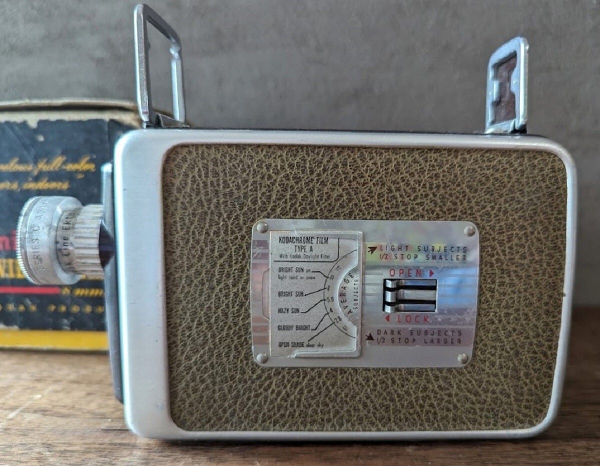 Kodak Brownie Camera 8mm Original Box Instructions UNTESTED, f/2.7 Lens, No. 82