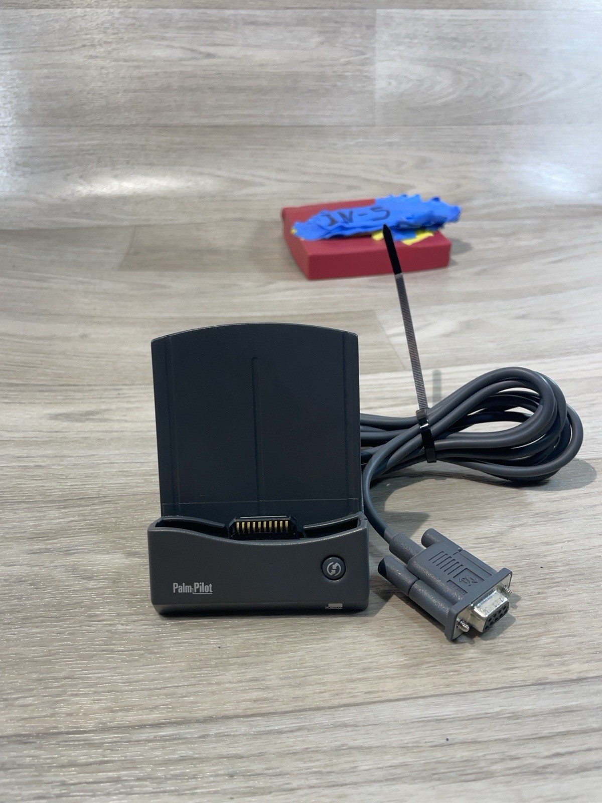 Palm III by 3Com Gray PDA Handheld Serial HotSync Cradle Docking Station Base