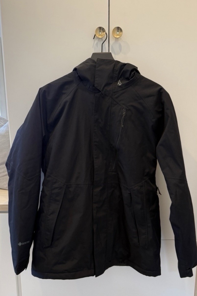 Volcom Women’s Gore Tex Snowboard Jacket Size large