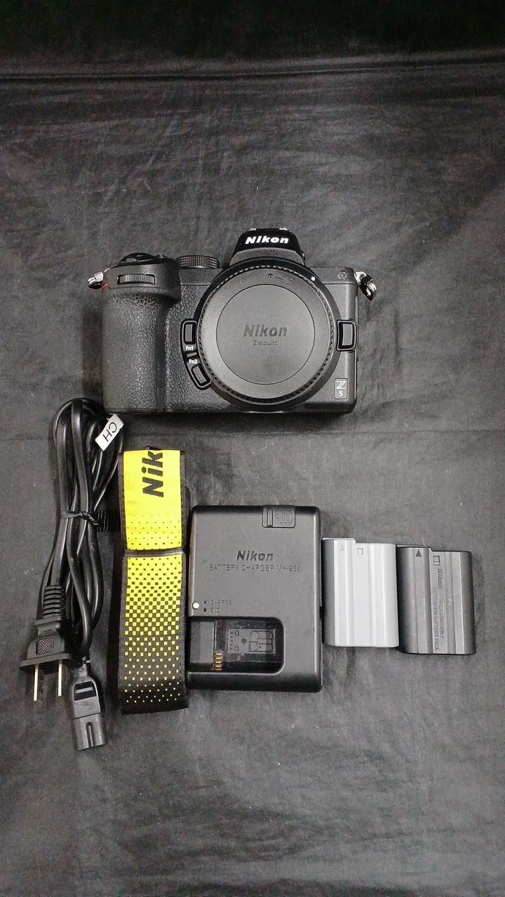 Nikon Z5 Mirrorless Camera with 2 Batteries 3.2" LCD Used From Japan