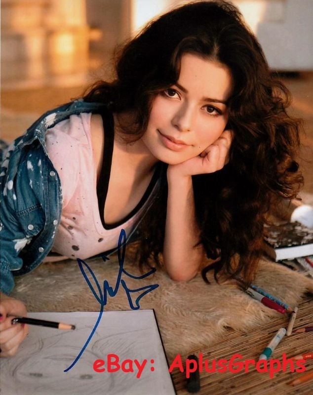 MIRANDA COSGROVE... Breathtaking Young Beauty - SIGNED