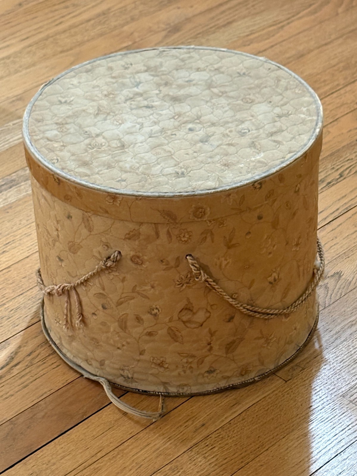 Vintage Hat Box Quilted Look Tan Small Floral Print Rope Handles 13" x 10.5"