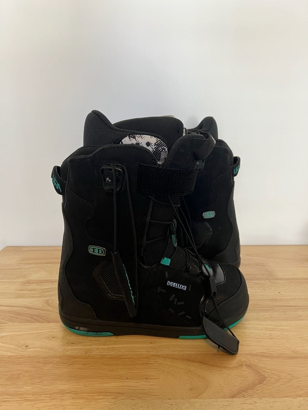 Deeluxe ID Lara Women's Snowboard Boots Black Teal Size US 7.5