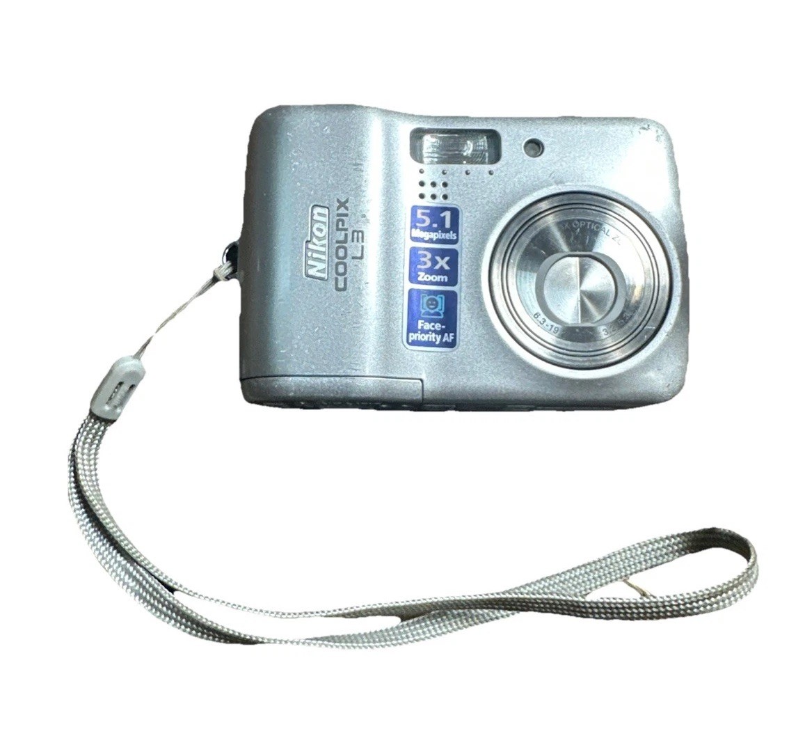 Nikon COOLPIX L3 5.1MP Digital Camera 256 mb card Silver Tested Ships Free