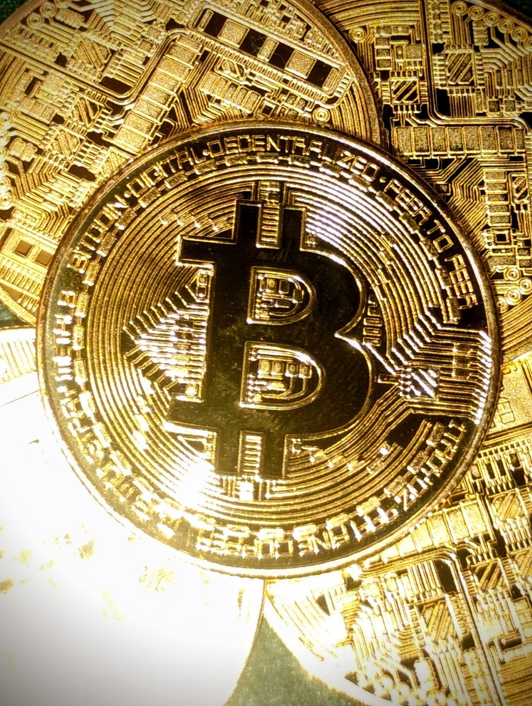 Bitcoin Coin / 1 Troy oz .999 fine Copper investment dated 2013