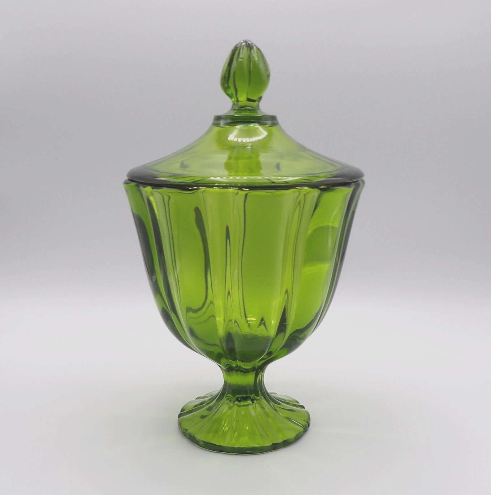 L.E. SMITH GLASS GREEN LIDDED CANDY DISH COMPOTE