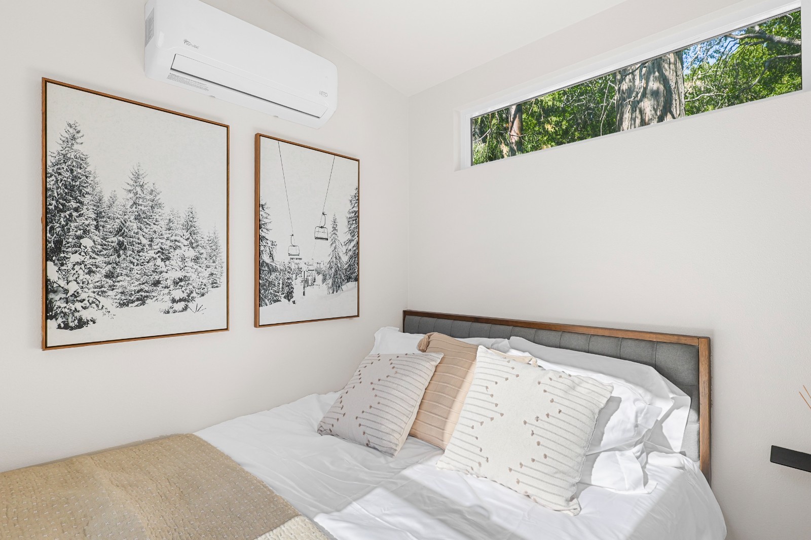 New Forever Tiny Home on Wheels 24' studio Single Story with full kit & bath  