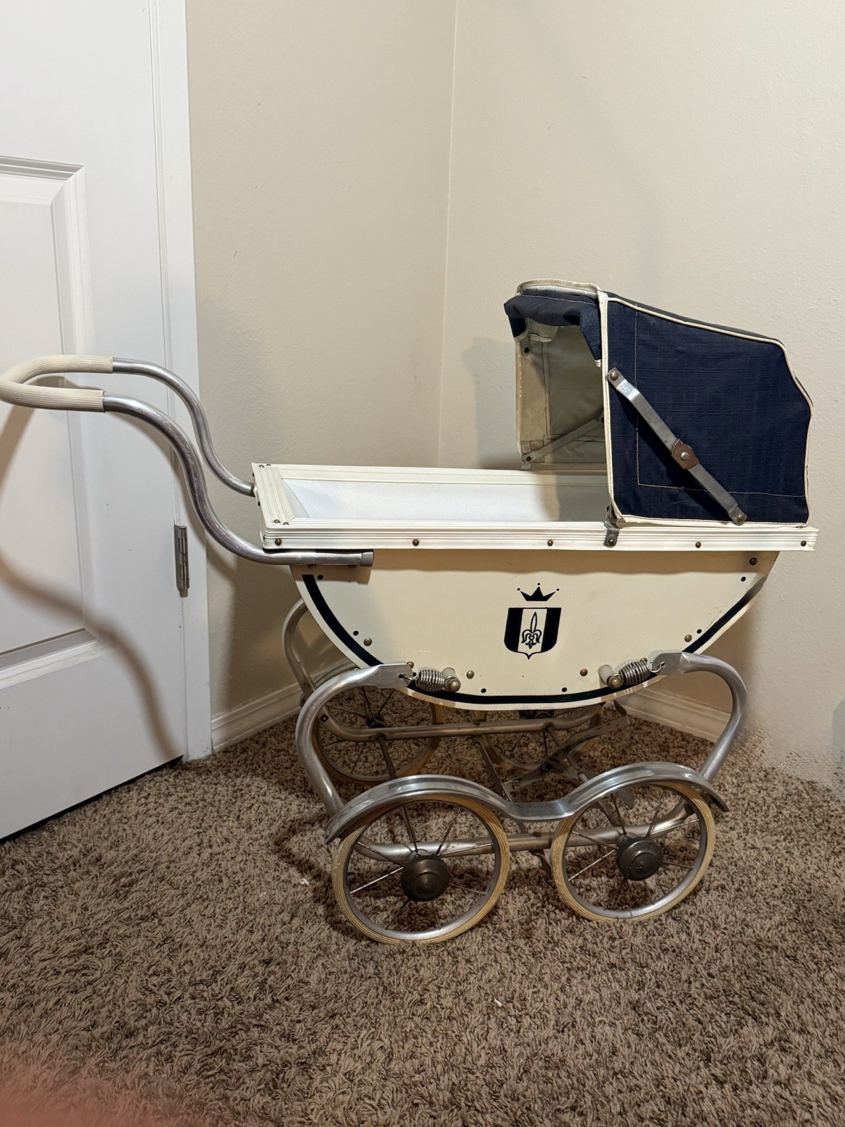 Antique Vintage 1950s Coronet Baby Doll Carriage, Buggy, Pram  White Black Metal