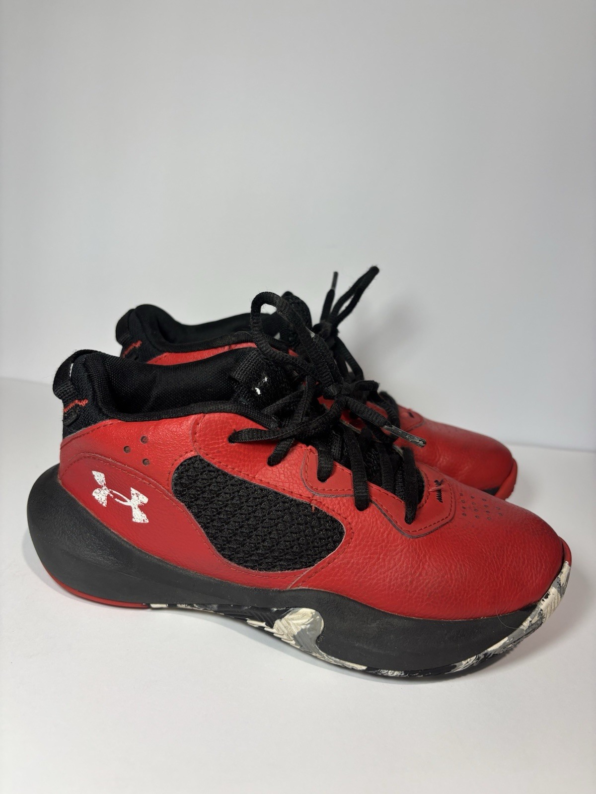 Under Armour Red Black Basketball Sneakers Synthetic 3Y 3025618-600