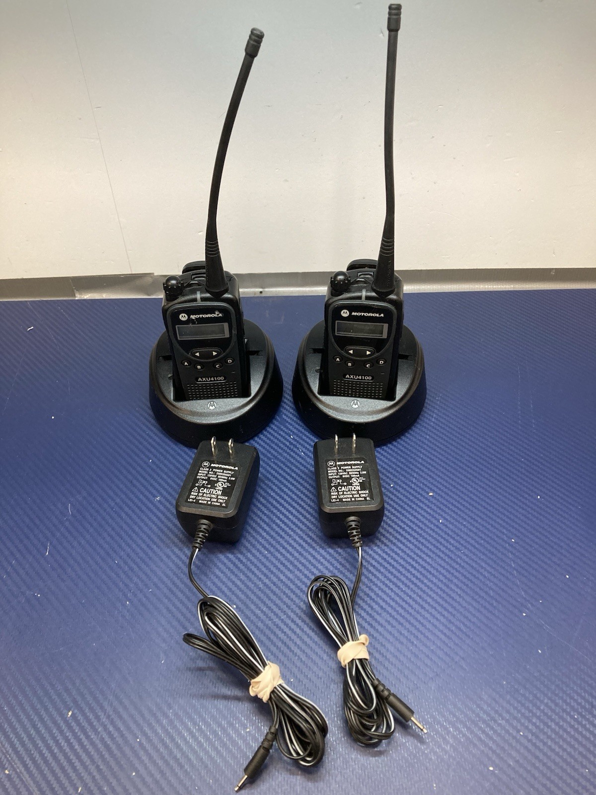 MOTOROLA Two-Way Radio AXU4100 Set Of Two Radios And Charging Station - Read*