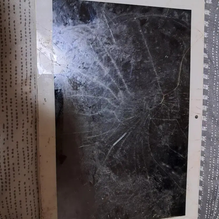 Damaged Tablet for Parts, Screen Broken, Not Powering On