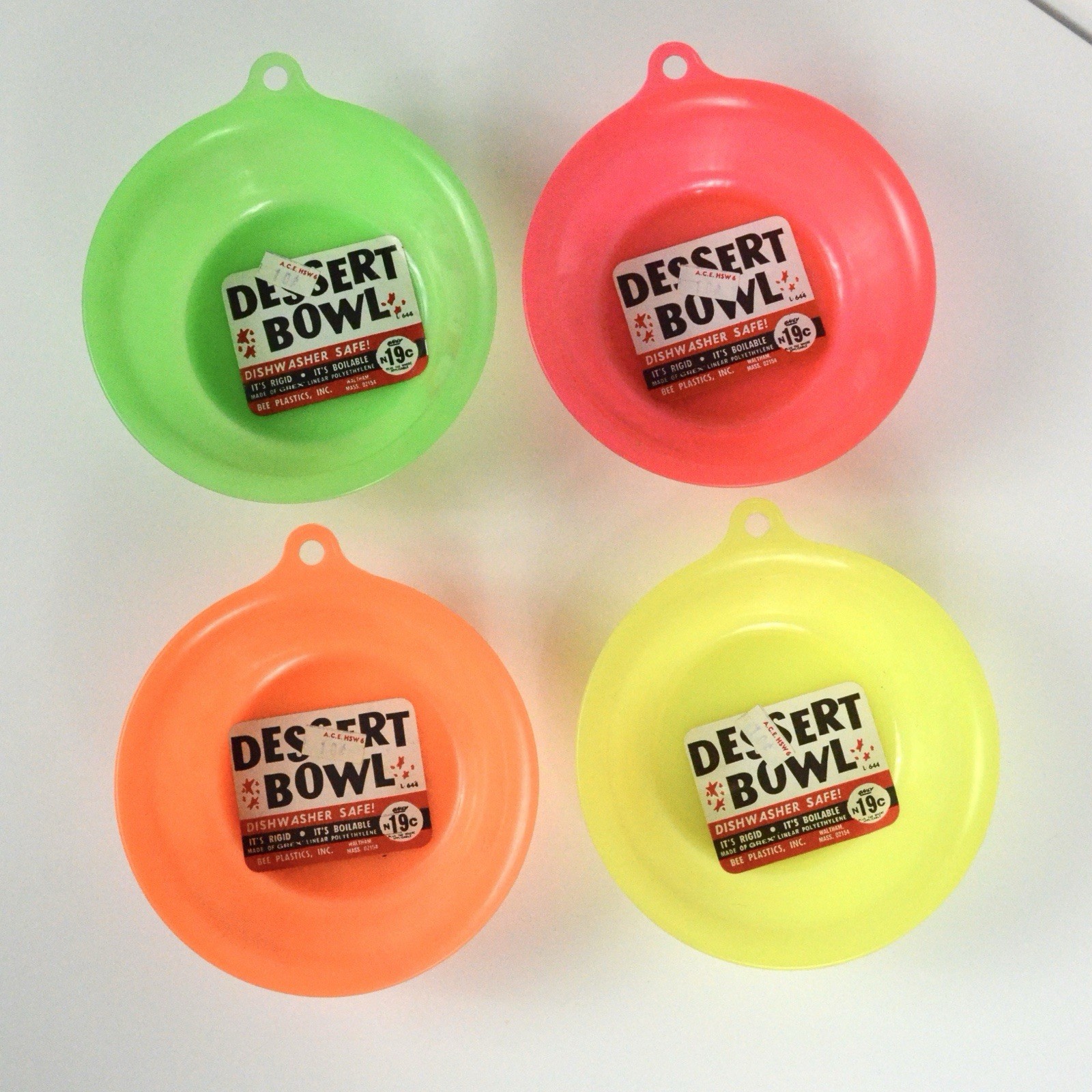 Bee Plastics Vintage 1960s Neon Plastic Polyethylene Dessert Bowls NEW