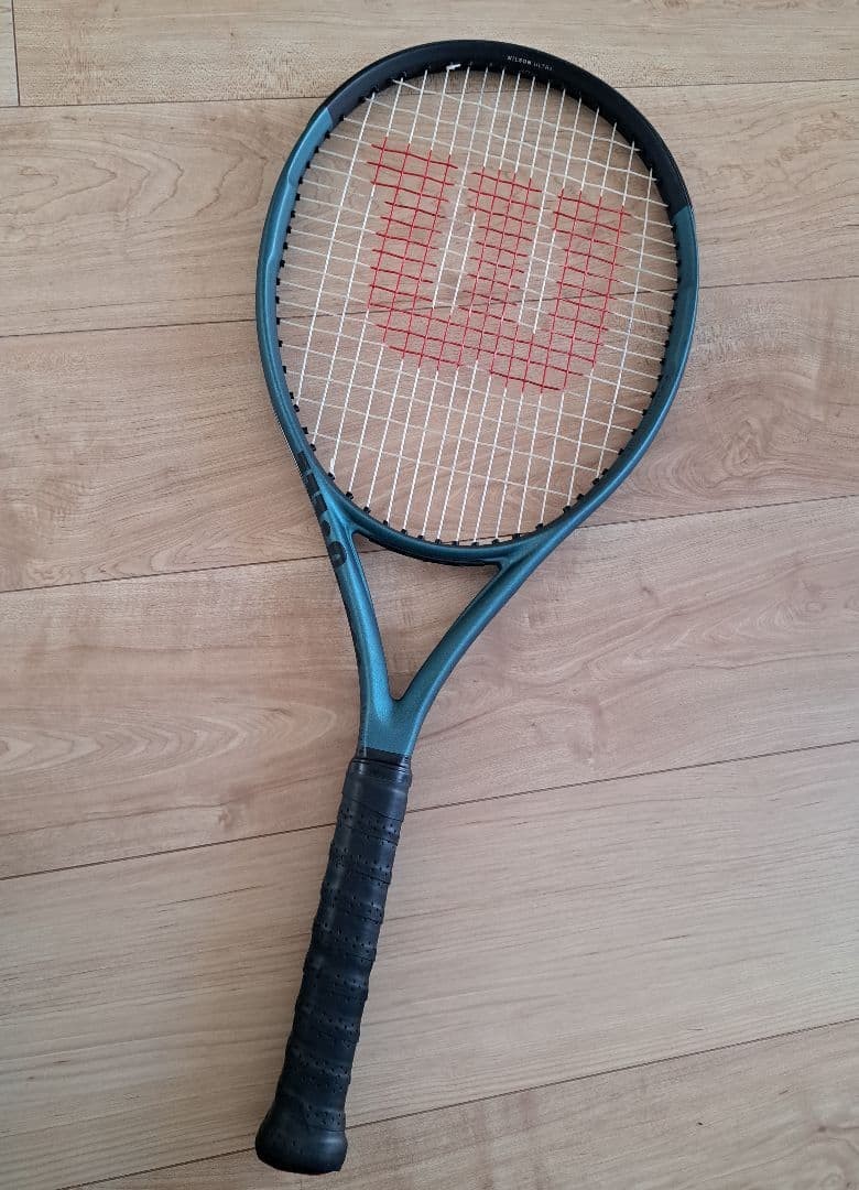 Wilson ULTRA Junior Racket 26V4.0 with Soft Case
