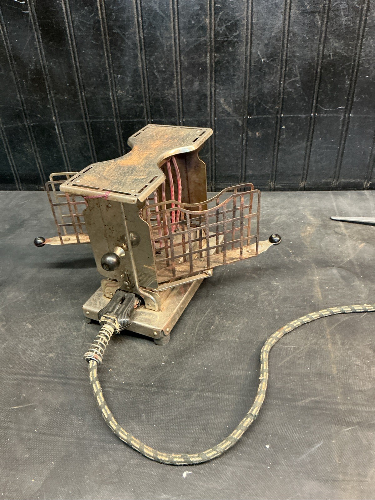 Vintage Torrid Electric Toaster Swivel Turn Feature  Retro Manual Antique Works