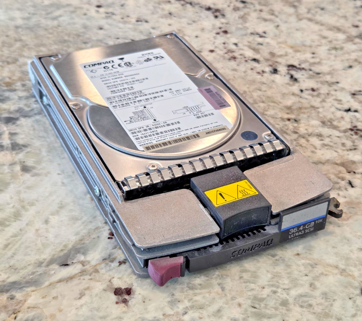 Compaq 177986-001, 36.4-GB 10K WIDE ULTRA3 SCSI, Drive w/Carrier